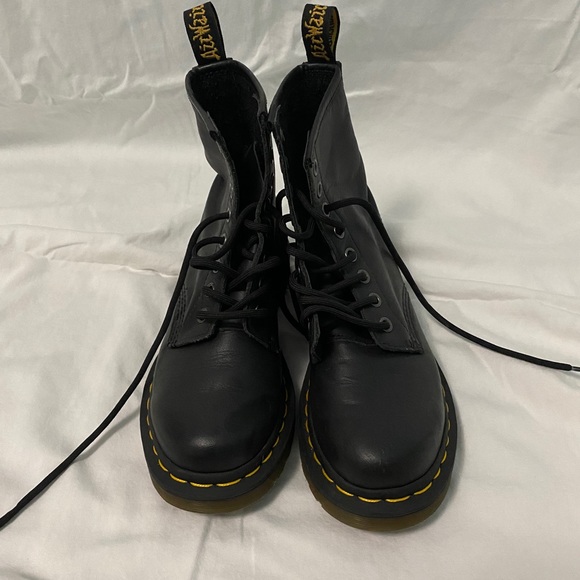 Black mat leather doc martens - Picture 2 of 3